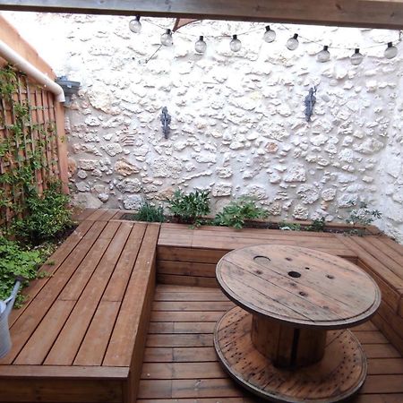 Maison De Village Avec Sa Charmante Petite Cour Interieure 플뢰리 외부 사진